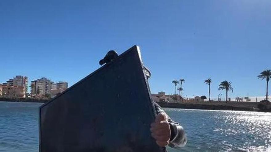 Los cuatro voluntarios que partieron de Cullera para limpiar las playas recogen más de mil kilos de basura en un día