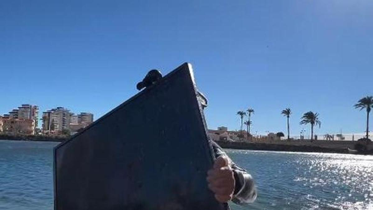 La expedición recuperó una televisión tirada al mar.