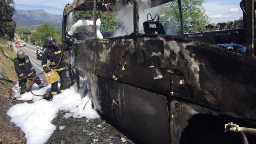 Se incendia en Madrid el autocar en el que viajaba un coro de Vila-seca