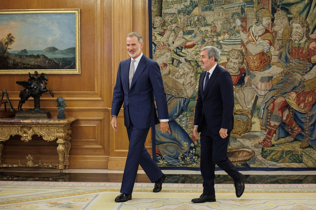 El Rey se reúne en Tenerife con el presidente canario para ser informado de la situación de la crisis migratoria