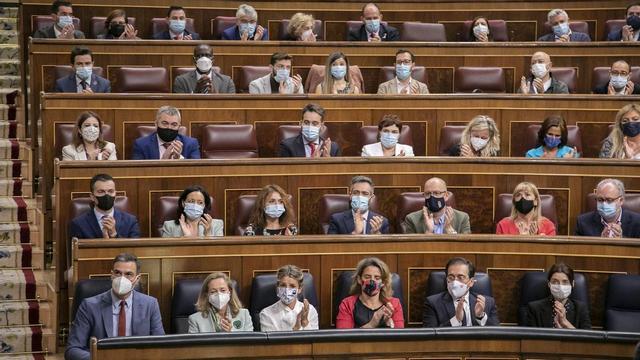 El presidente del Gobierno, Pedro Sánchez, y los miembros de su Ejecutivo en la sesión de control de este 20 de octubre de 2021 en el Congreso. Detrás de él, la actual dirección del Grupo Socialista: (i-d) Héctor Gómez, Rafaela Crespín, Belén Fernández Casero, Felipe Sicilia, José Zaragoza, Susana Ros y Guillermo Meijón. En la tercera fila, la vicesecretaria general y el secretario de Organización del PSOE, Adriana Lastra y Santos Cerdán.