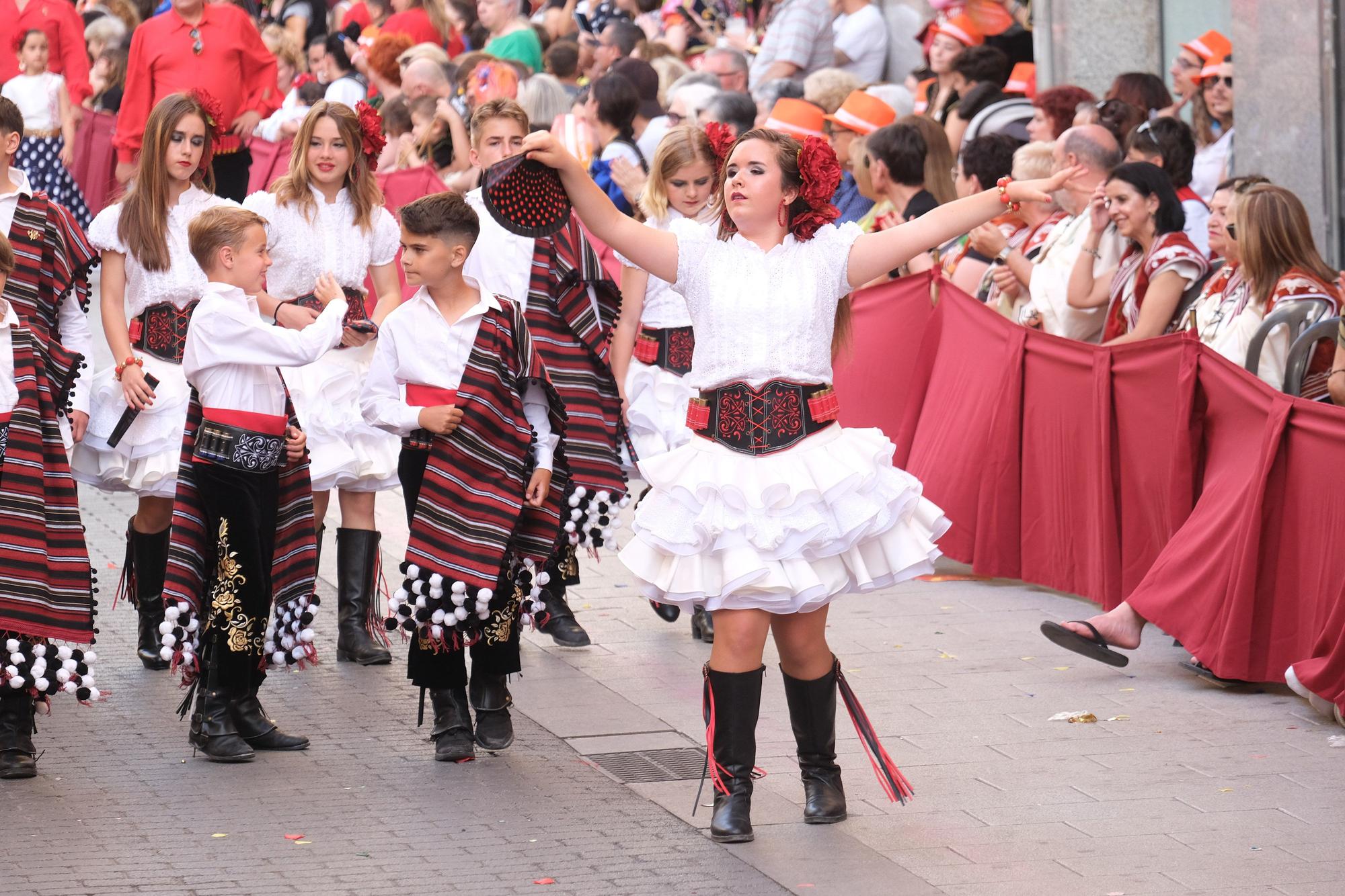 Genios y tesoros en el Desfile Infantil de Elda