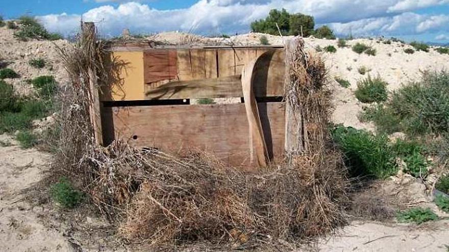 Trampa ilegal para pájaros en el término de Alicante.