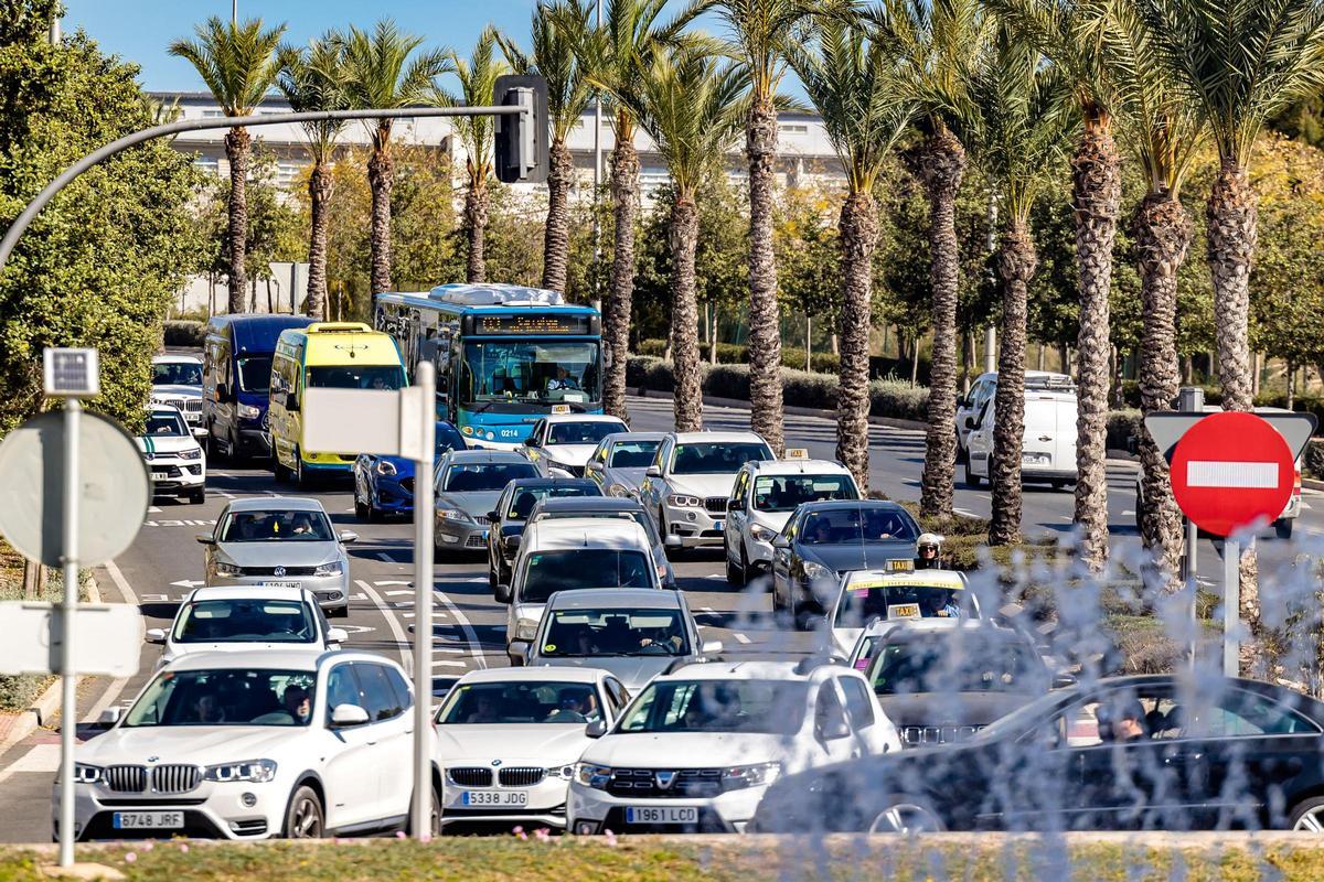 Llegada masiva de turistas el Jueves Santo a Benidorm
