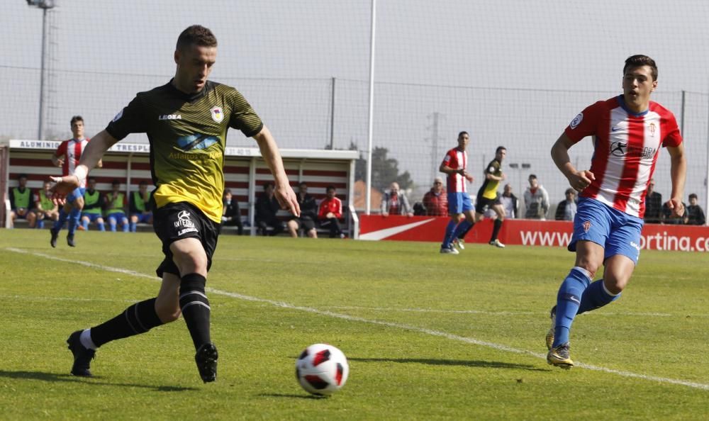 El partido entre el Sporting B y el Langreo, en imágenes