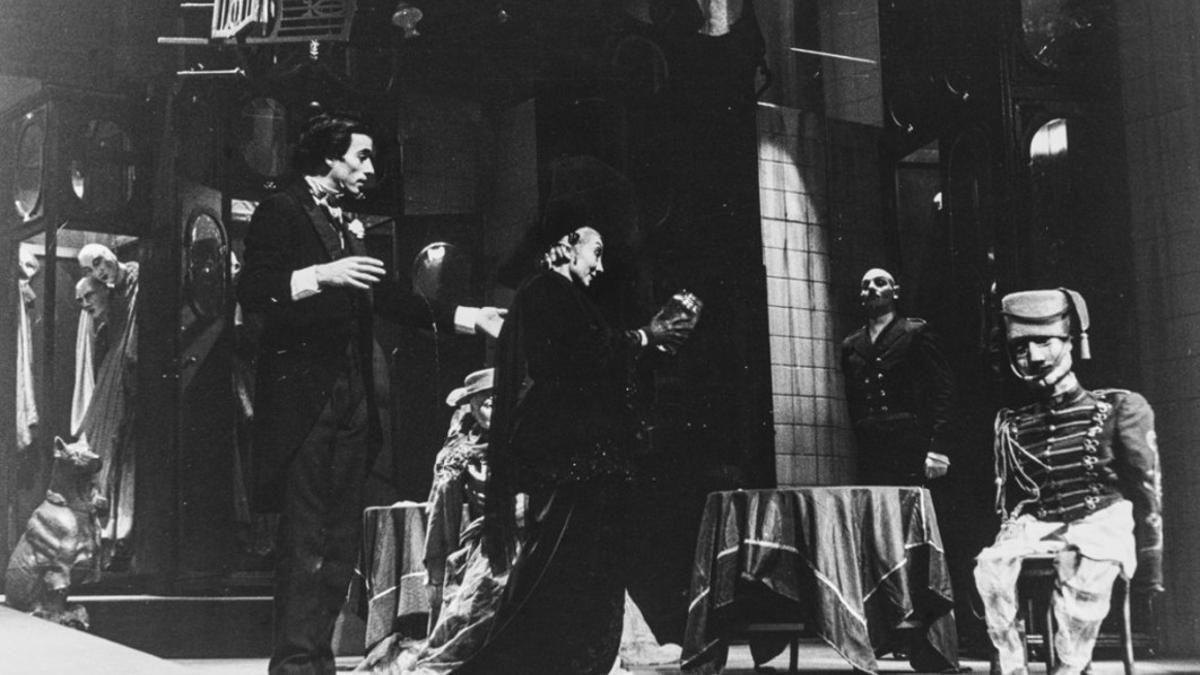 Escena de 'Retrato de dama con perrito', obra de Luis Riaza estrenada en 1979 en Madrid.