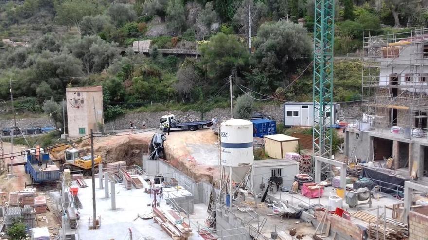 Un coche se precipita sobre la urbanización ´Petit Deià´