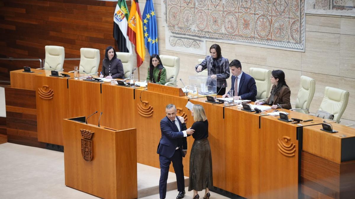 La presencia de Vox en la Mesa de la Asamblea no despeja la investidura de Guardiola