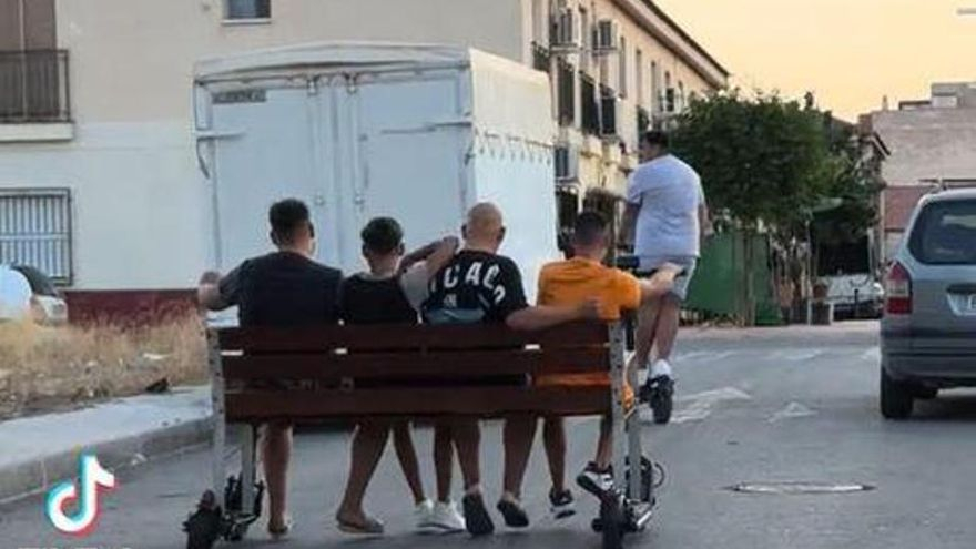 El nuevo &#039;vehículo&#039; ideado por unos jóvenes en Murcia se hace viral: &quot;Mentes prodigiosas&quot;