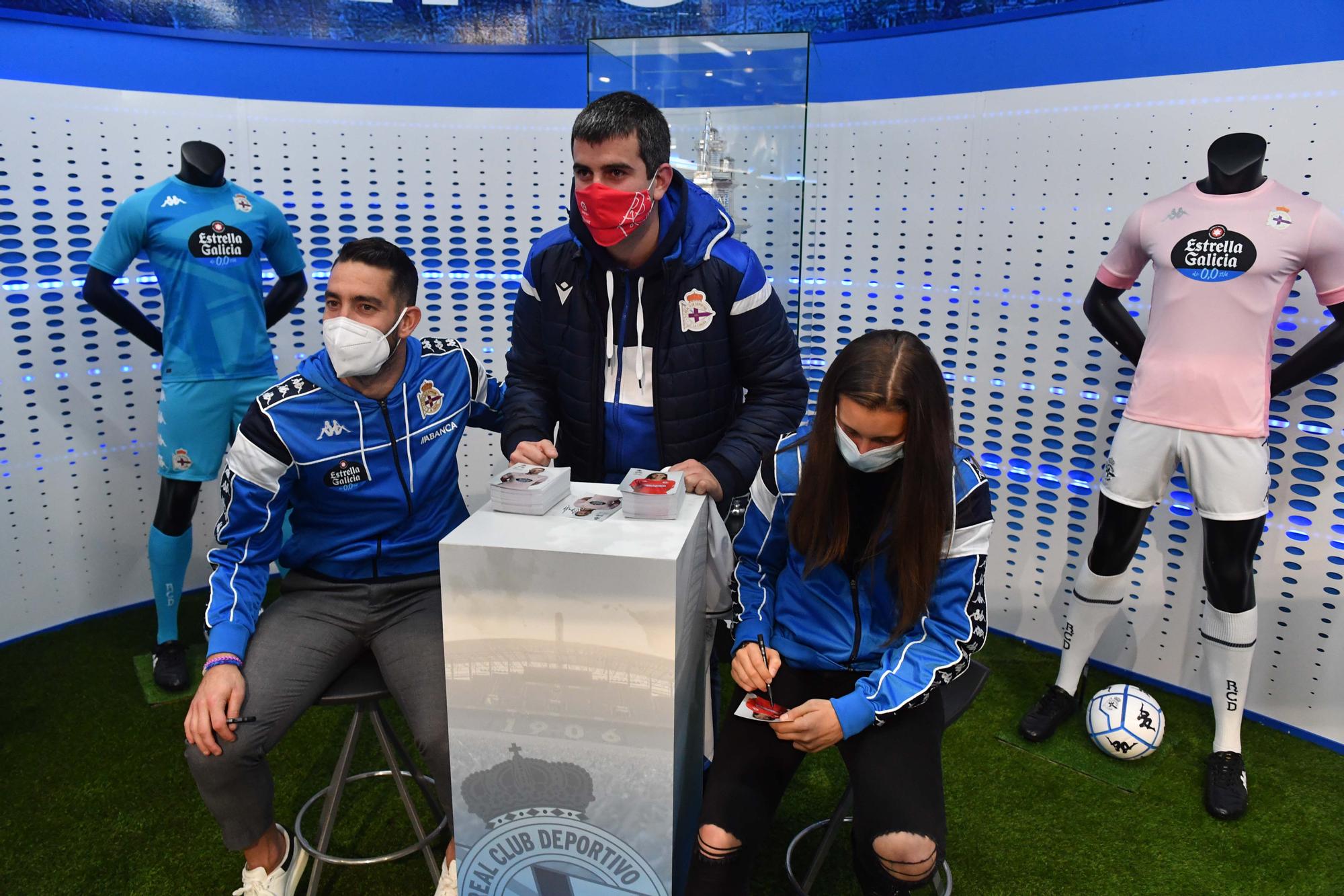 Rosa solidario bajo las porterías del Deportivo