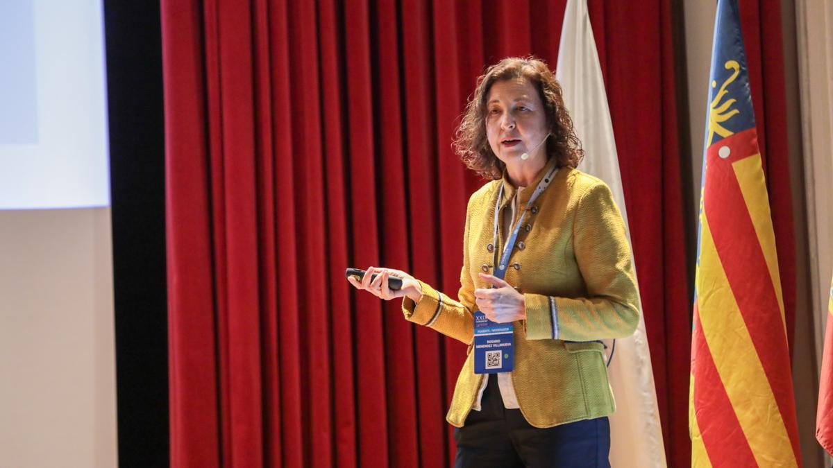Rosario Menéndez, durante su participación en el Congreso de la S. Valenciana de Neumología.