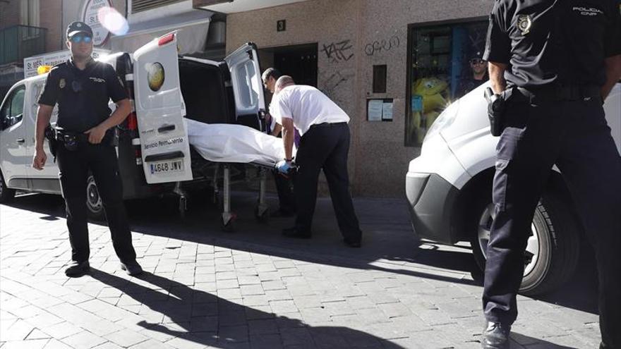 Encuentran muerta a una mujer de 36 años en su casa de Alcorcón