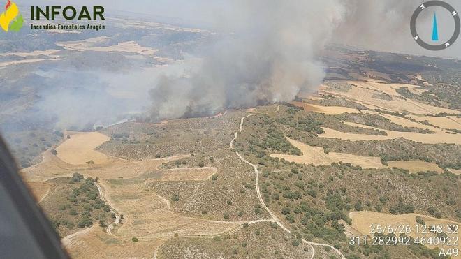 Un incendio en Tamarite, a pocos kilómetros de Catalunya, obliga a desalojar tres pueblos