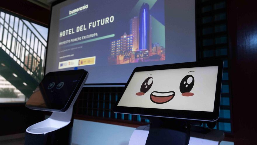 Los robots llegan a los hoteles de Benidorm