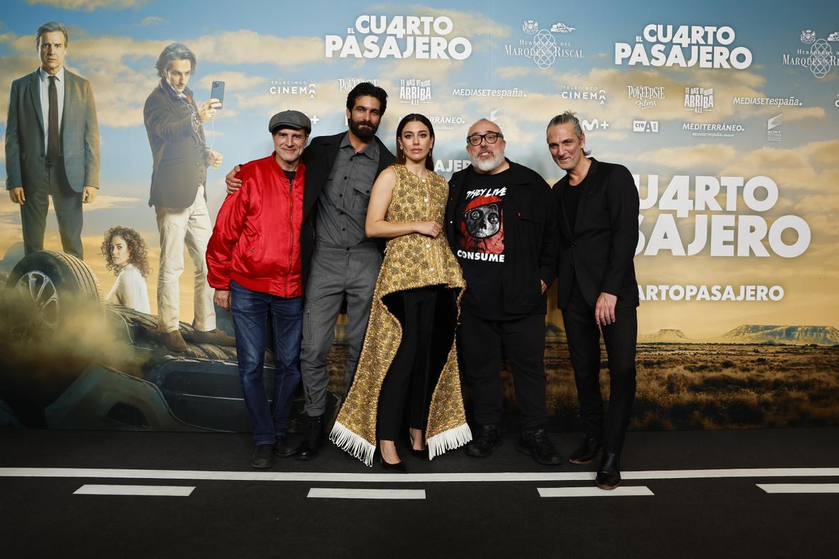 Alberto San Juan, Rubén Cortada, Blanca Suárez, Álex de la Iglesia y Ernesto Alterio, durante el estreno de la película.