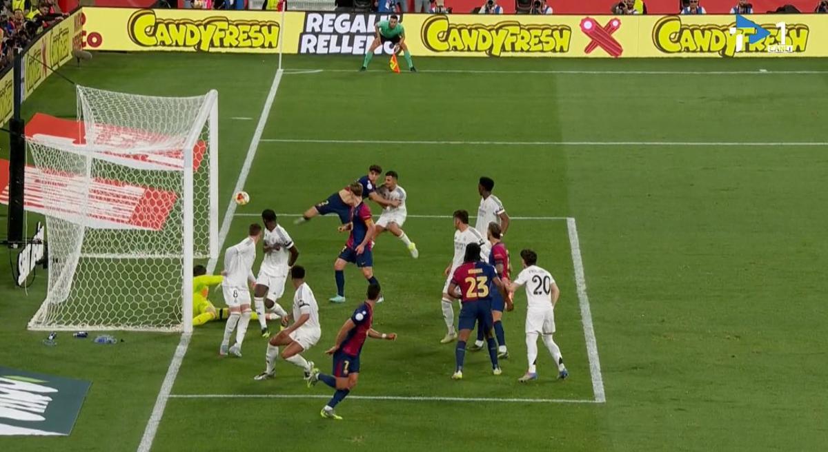 Agarrón de Ceballos a Cubarsí en el área
