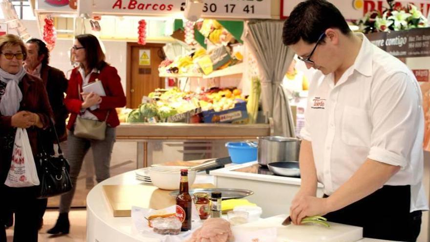 La cocina en directo dinamiza el Mercado Municipal de Onda