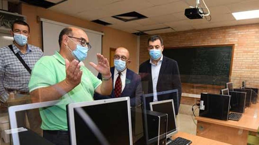 La Xunta promete los docentes necesarios para blindar la seguridad y descarta otro retraso