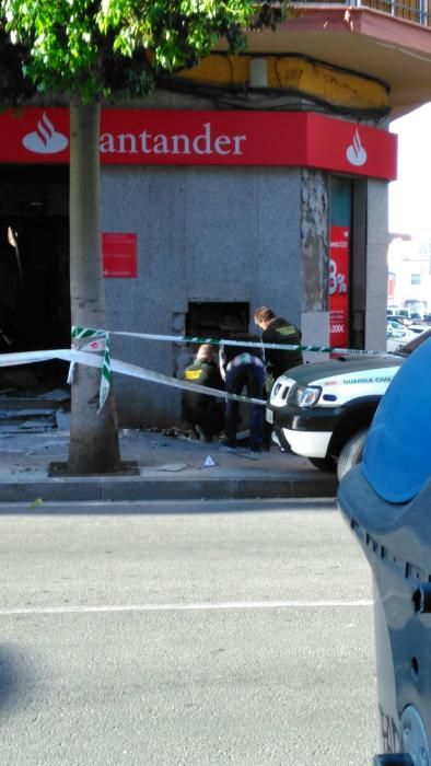 La Guardia Civil investiga la explosión de un cajero en La Cala.