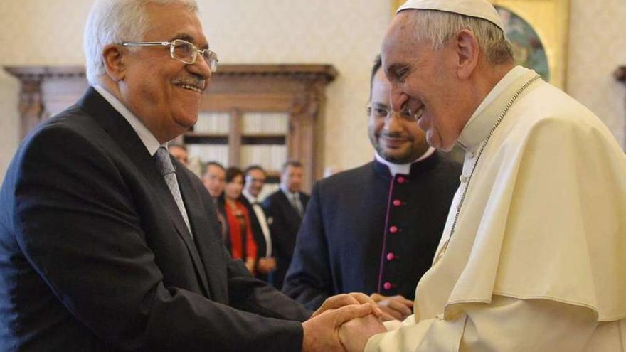 El papa Francisco califica de &quot;ángel de la paz&quot; a Mahmud Abbas, presidente de Palestina