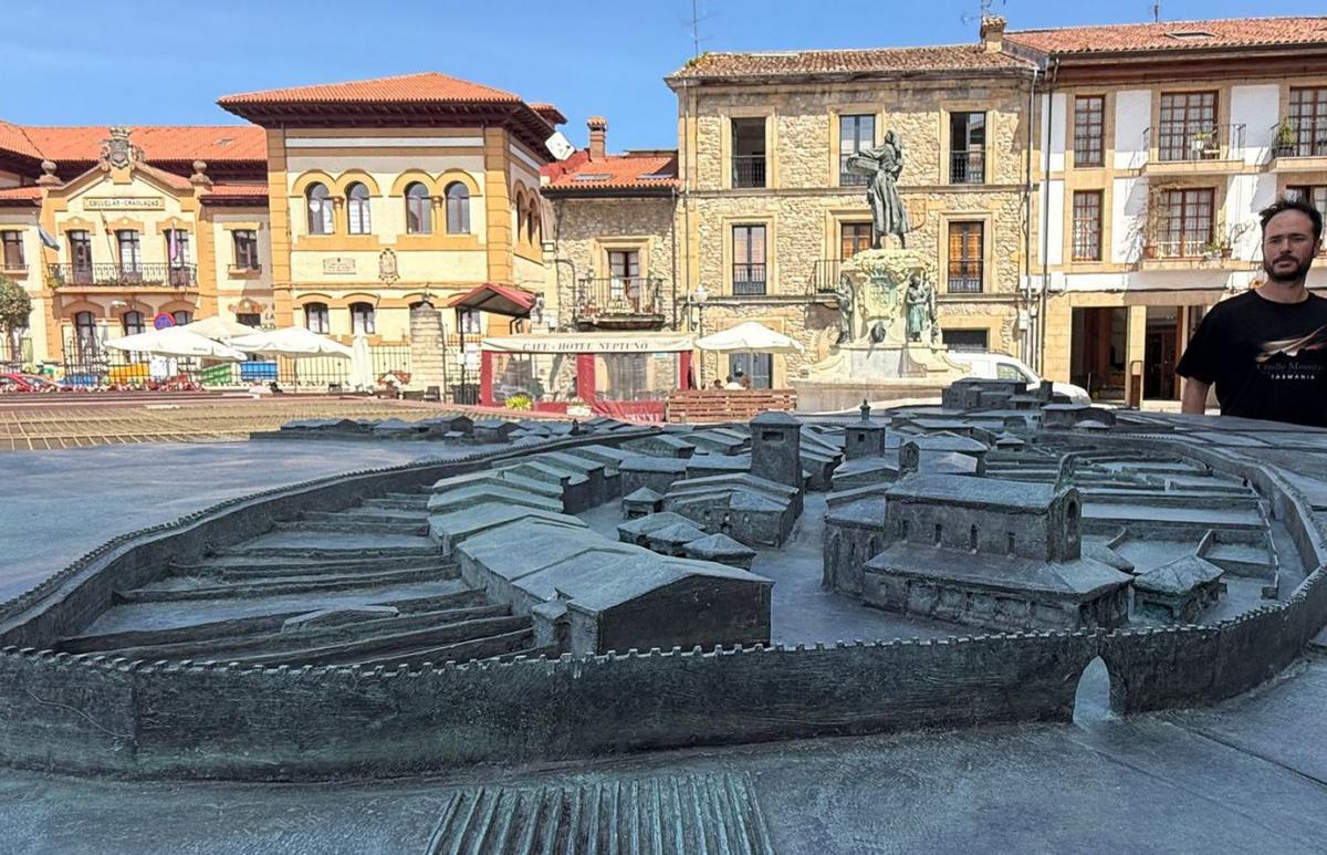 Detalle de la maqueta, con la reproducción de la iglesia de La Oliva en primer término, a la derecha. | C. V.