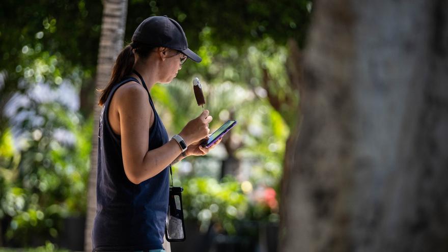 El calor sofocante y la calima vuelven a invadir Canarias tras un respiro de apenas dos semanas