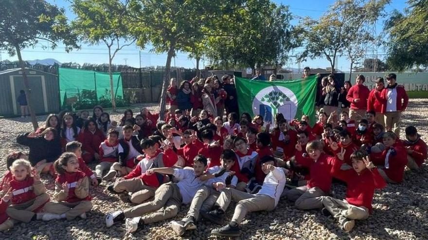 Primer colegio con bandera verde regional