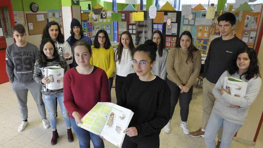 El alumnado que está realizando el proyecto para presentar en Galiciencia 2019, ayer, en el IES Aller Ulloa. // Bernabé/Javier Lalín