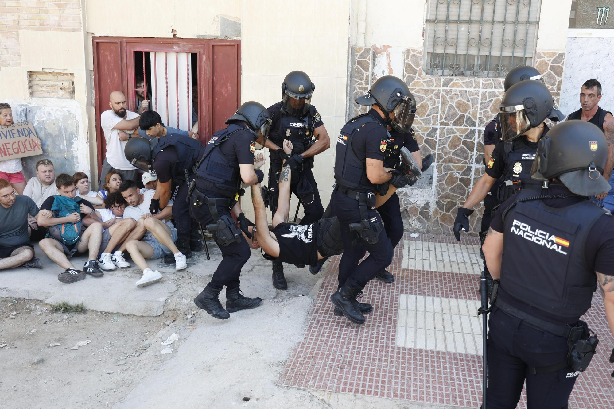 Desahucio en el barrio de Nou Alacant