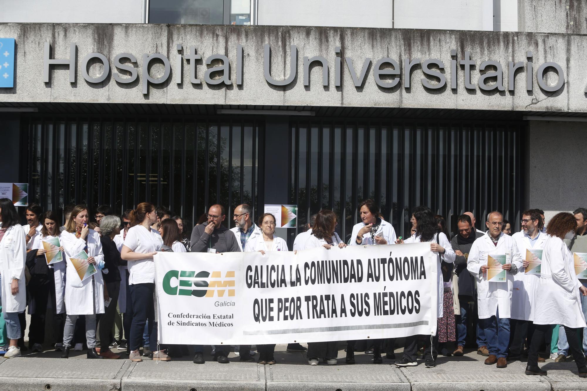 Huelga de médicos en Galicia: 200 facultativos protestan en A Coruña