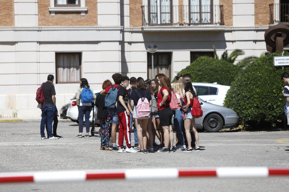 Un menor acuchilla a una profesora en un instituto de València