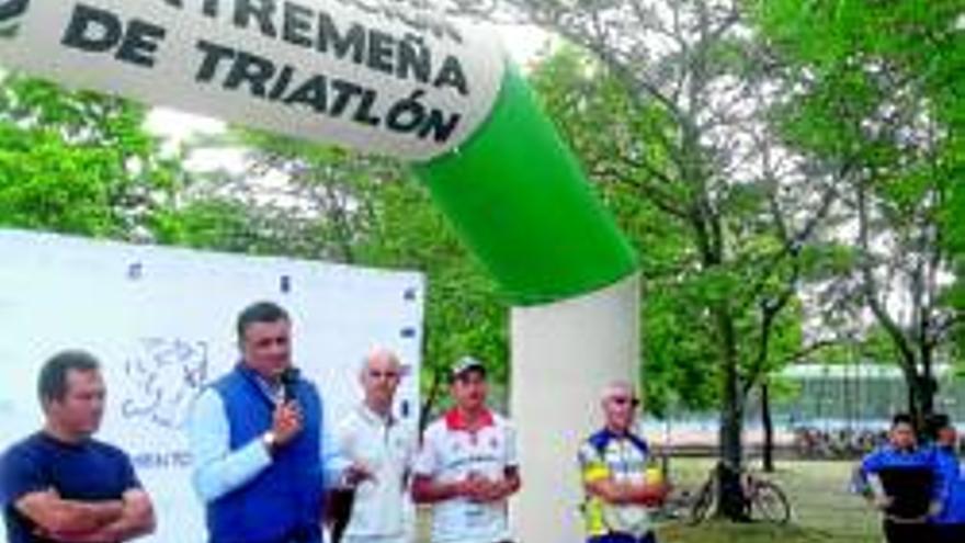 El Ayuntamiento de Coria recupera, tras varios años, el triatlón