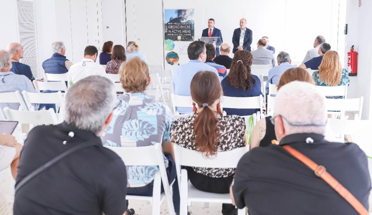 Presentación de Workshop Internacional de Geociencias en áreas activas.