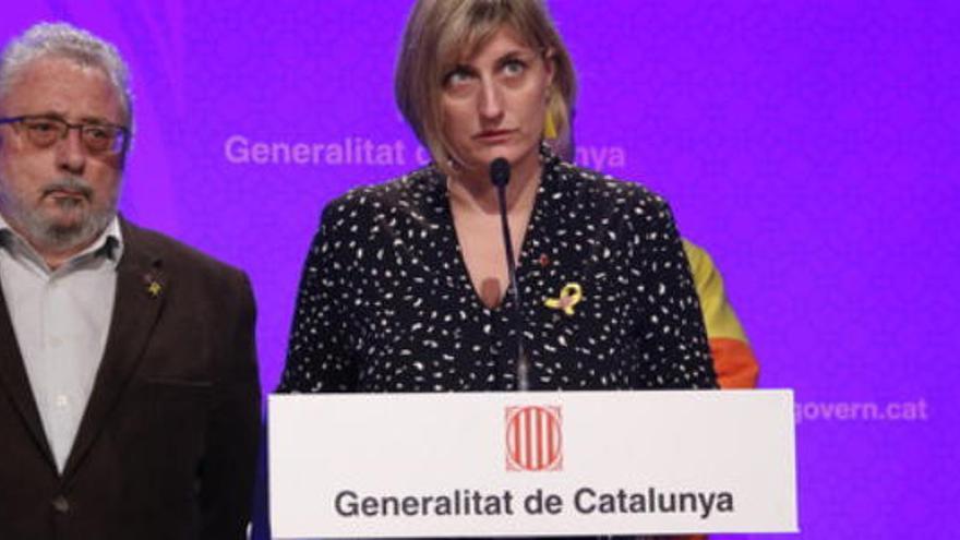 Pla americà de la consellera de Salut, Alba Vergés, oferint una roda de premsa al costat del secretari de Salut Pública, Joan Guix, el 12 de març de 2020