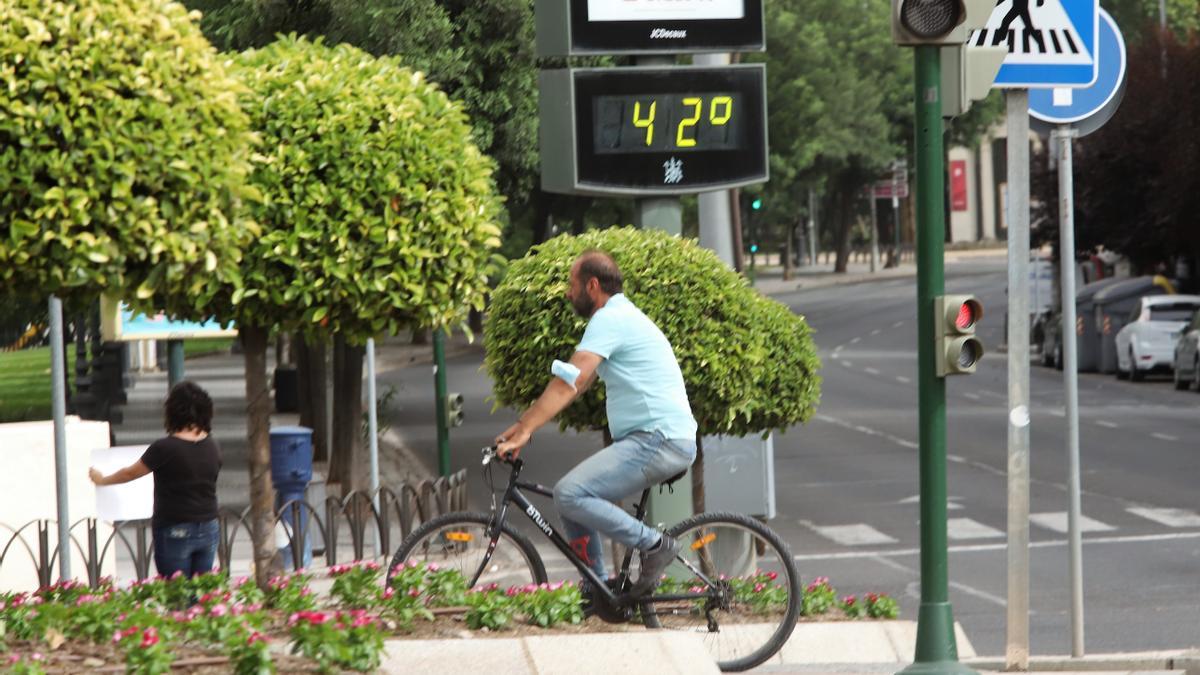 Termómetros marcan 42 grados en la capital de Córdoba.