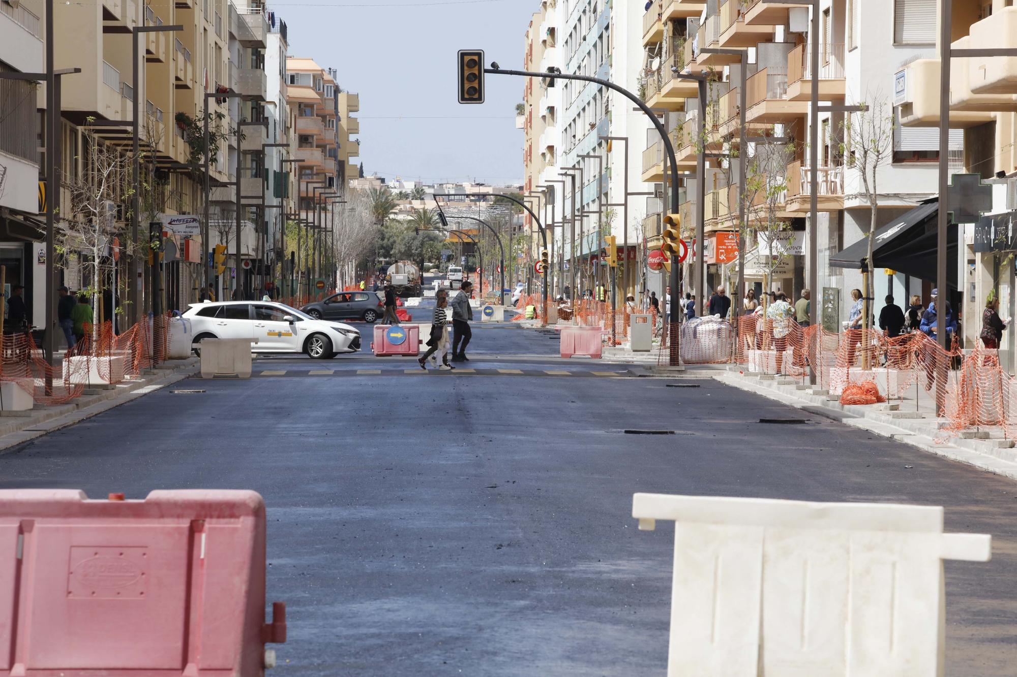 Galería de imágenes del inicio del asfaltado definitivo de la avenida Isidor Macabich
