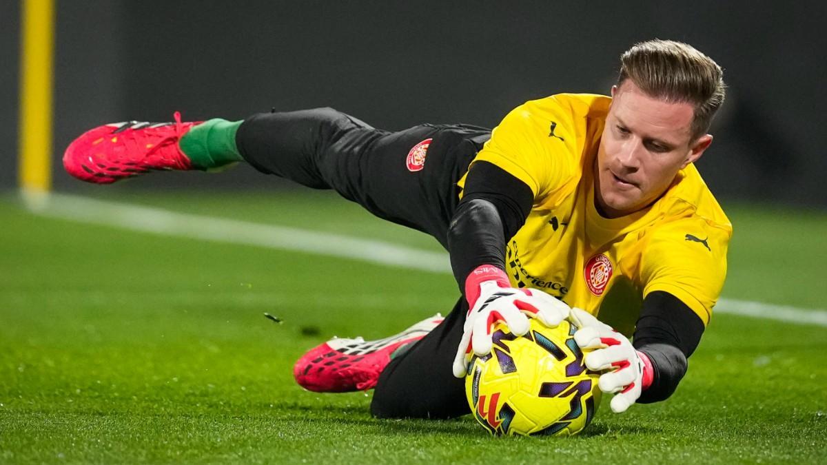 Ter Stegen, haciendo ejercicios de calentamientos