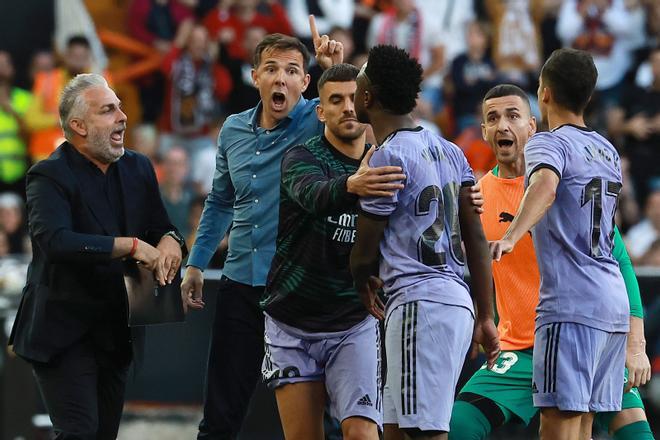 Los momentos de más tensión de Vinicius en Mestalla