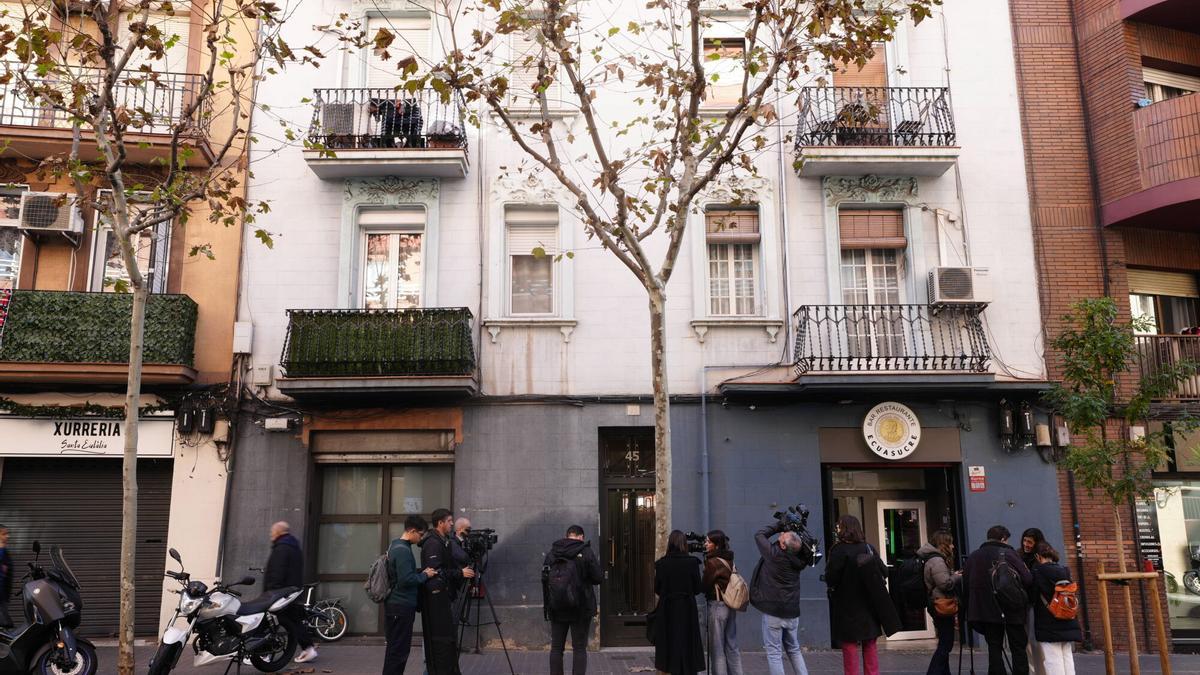 Una mujer ha sido asesinada por su pareja en un piso de la calle Santa Eulalia de l’Hospitalet, este martes.