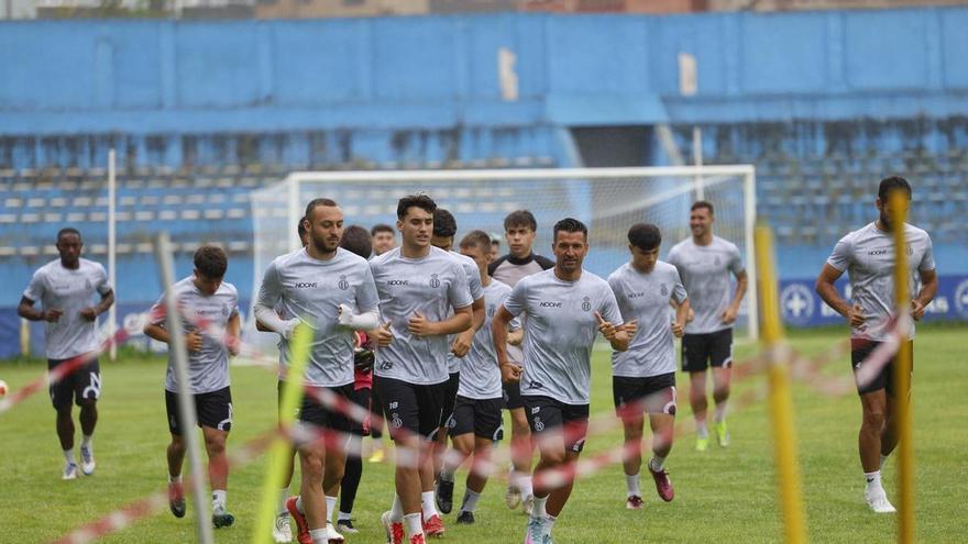 Los deberes de Miguel Linares: así está el mercado de fichajes del Avilés antes del primer amistoso de pretemporada