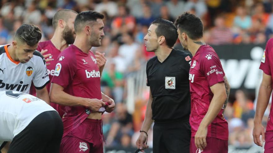 El Alavés-Valencia, partido pendiente de &quot;evolución&quot;