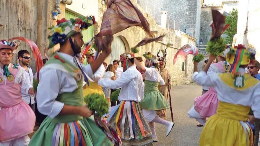 Los bailes pudieron ser más sosegados que durante la jornada dominical.