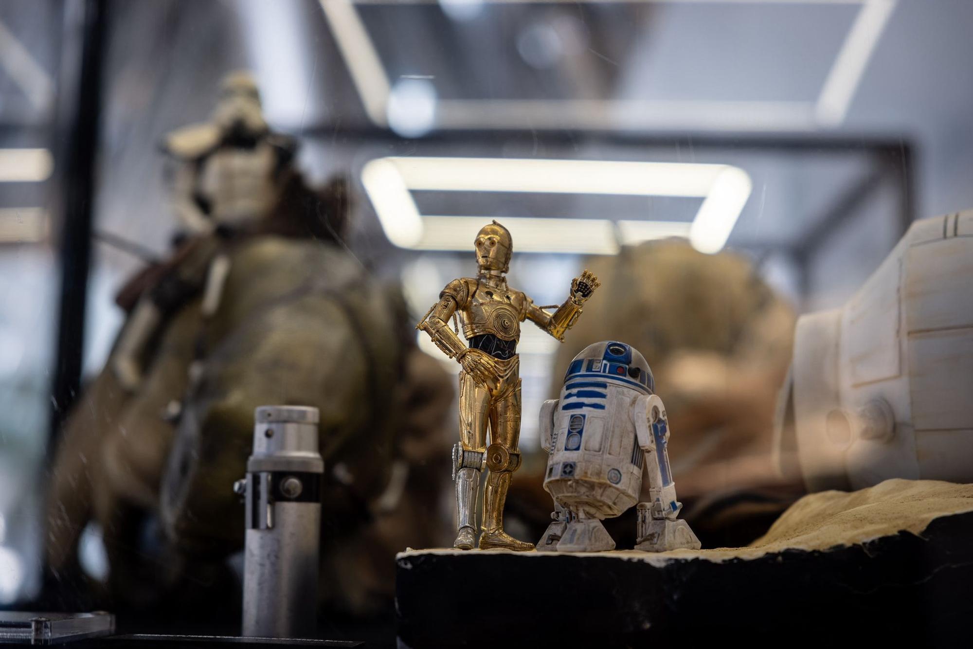 En imágenes | La exposición 'Más allá de la galaxia' llega al Mobility City de Zaragoza