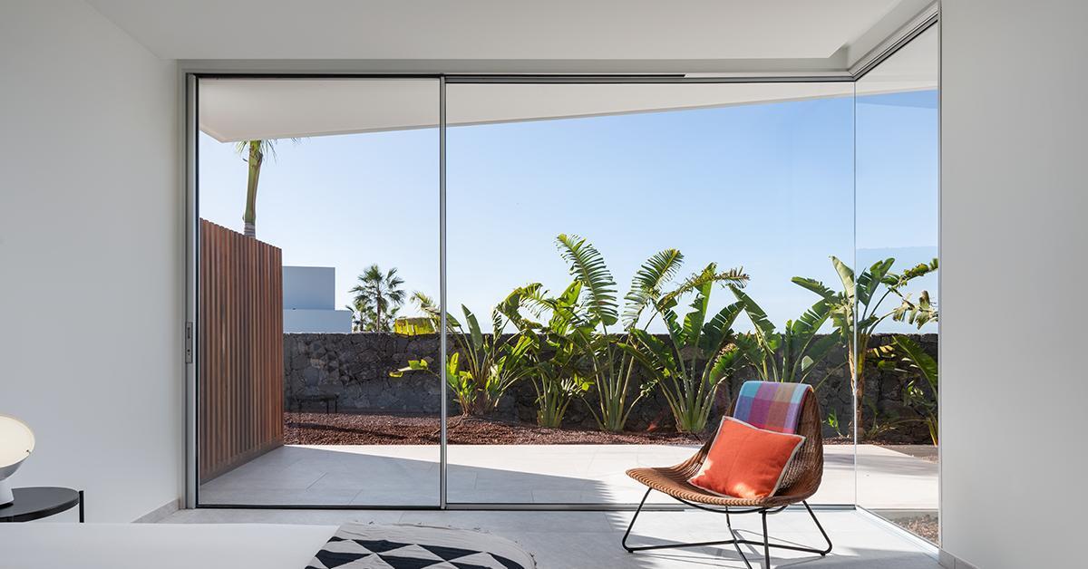 Metal García redefine el paisaje desde el hogar: el auge de los cerramientos minimalistas en Tenerife