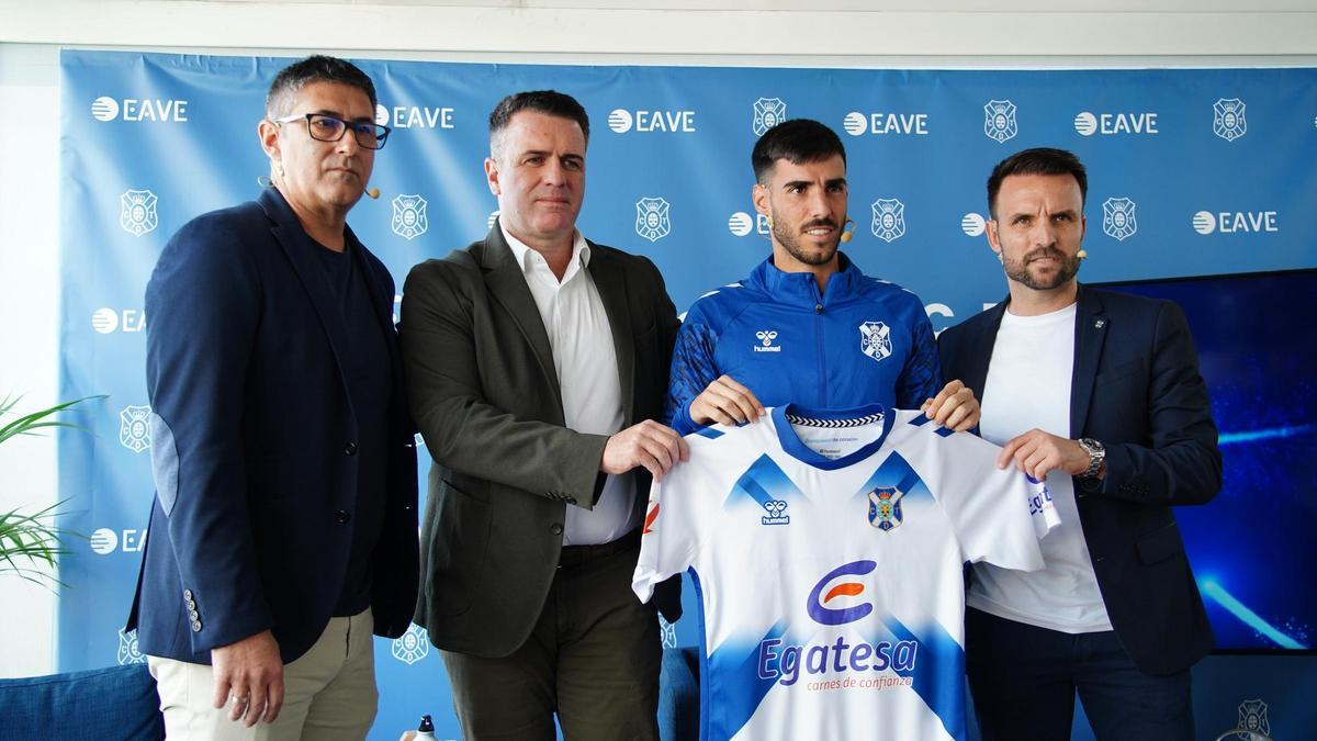 El Tenerife presenta a Fabio González, uno de sus fichajes en este mercado.
