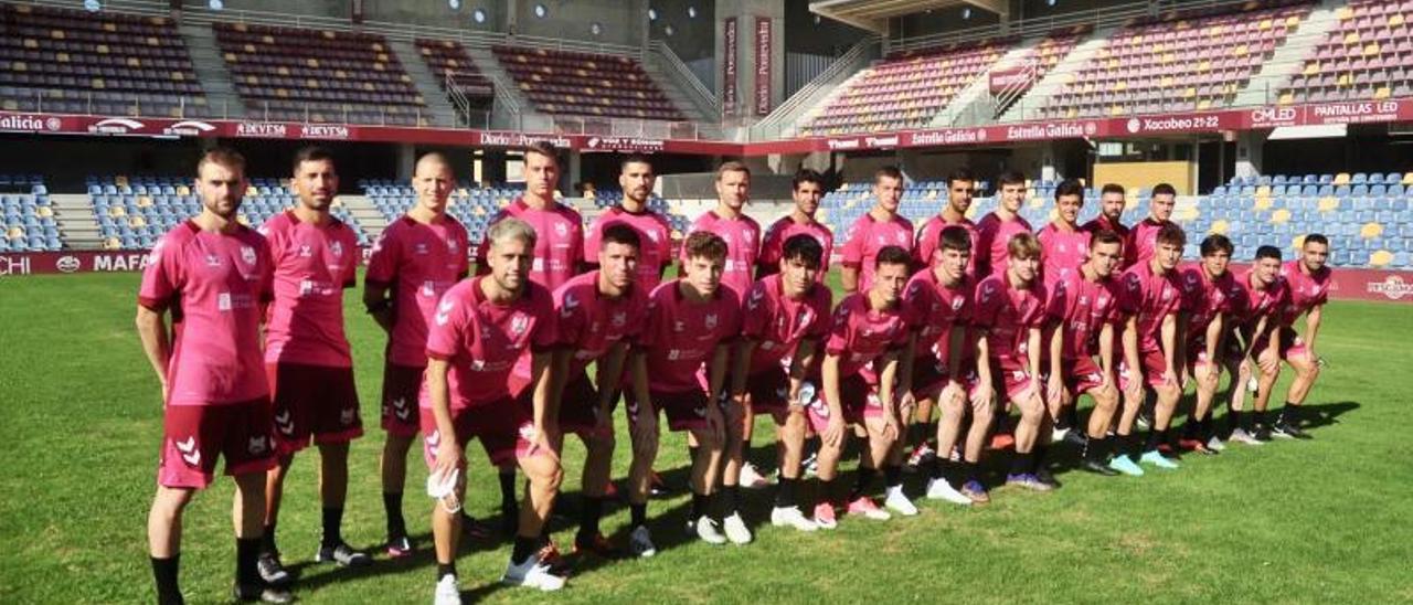 Los jugadores que iniciaron ayer la pretemporada con el Pontevedra CF. |  // RAFA VÁZQUEZ