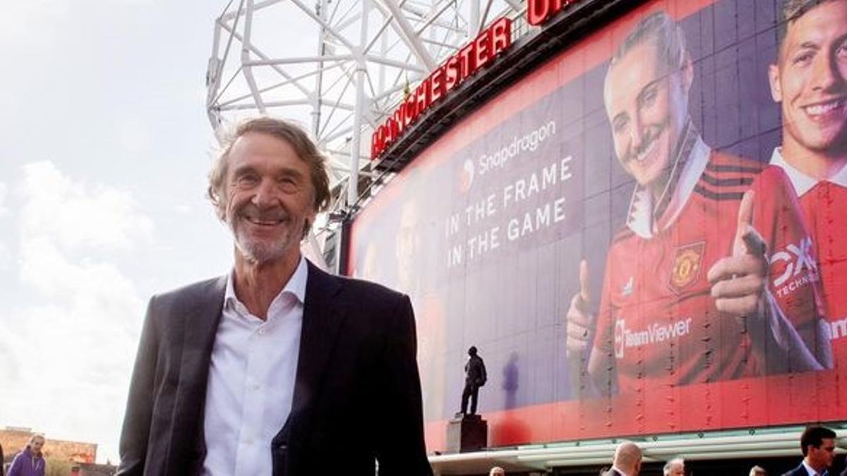 Ratcliffe, junto al estadio de Old Trafford.