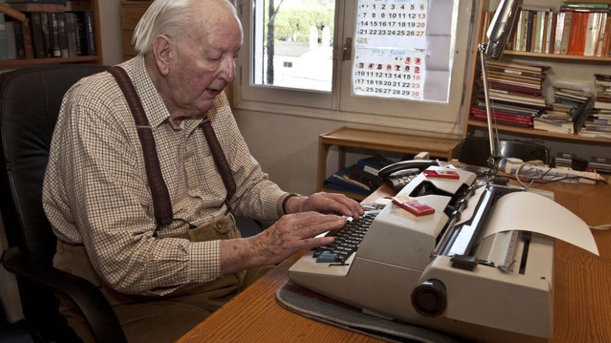 Tom Sharpe, en su casa de llafranc en el 2011.