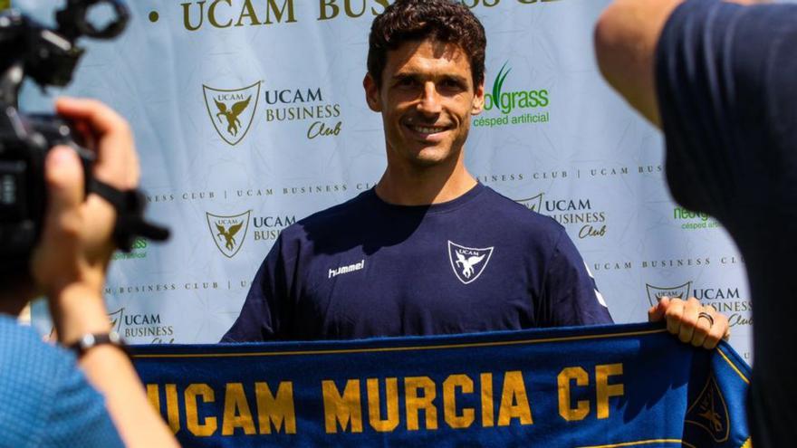 Fran Miranda en su presentación como nuevo jugador del UCAM Murcia.