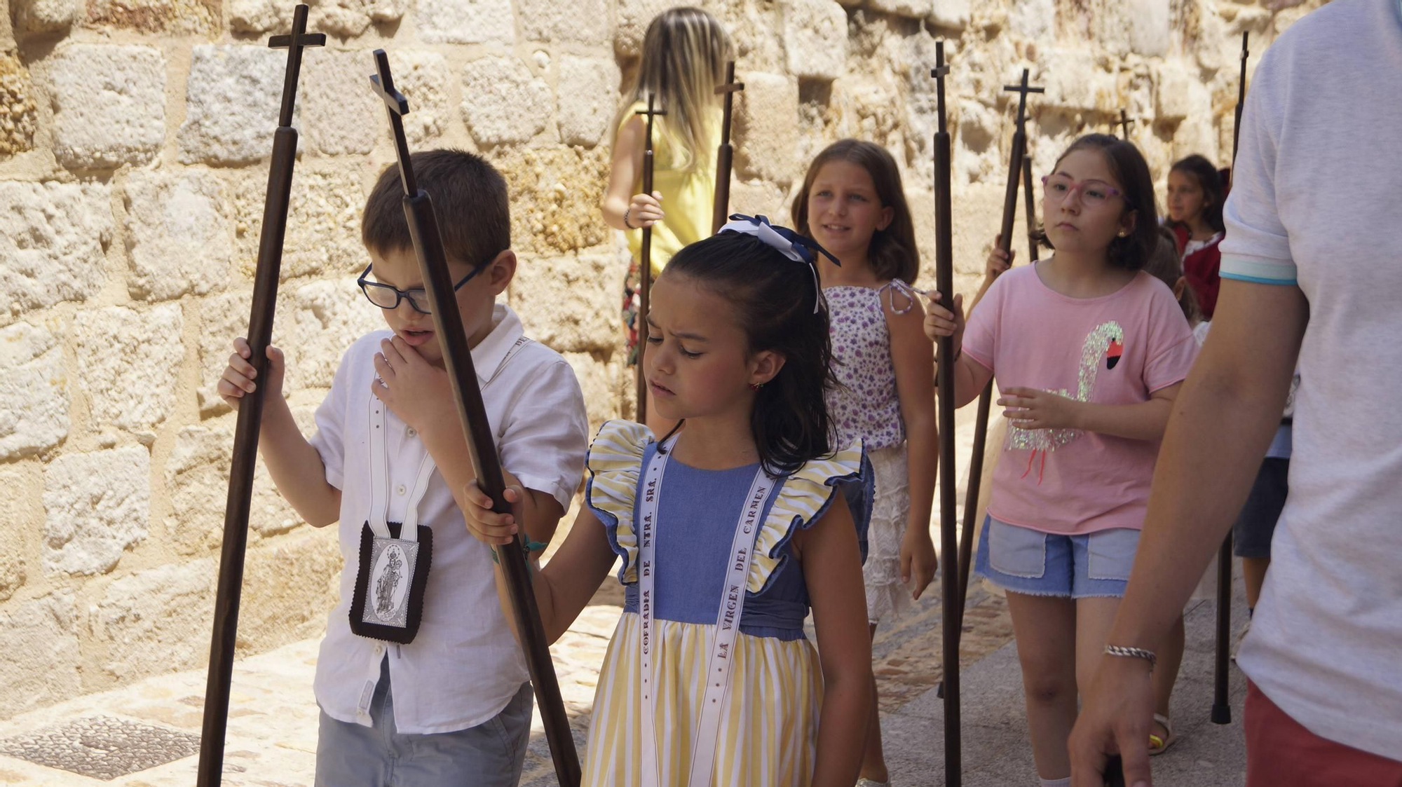 Procesión de los niños organizada por la Cofradía del Carmen de San Isidoro